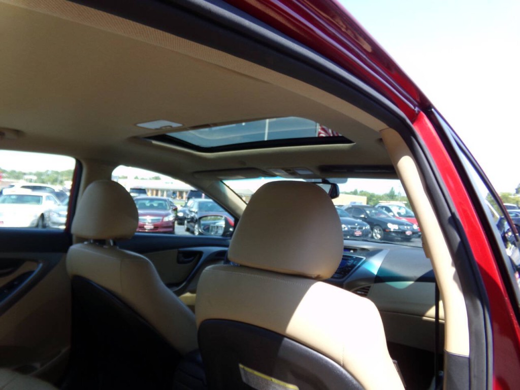 2013 Hyundai Elantra Image 23
