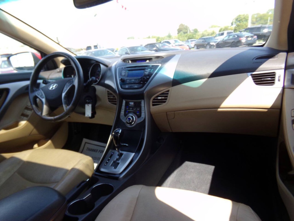 2013 Hyundai Elantra Image 24