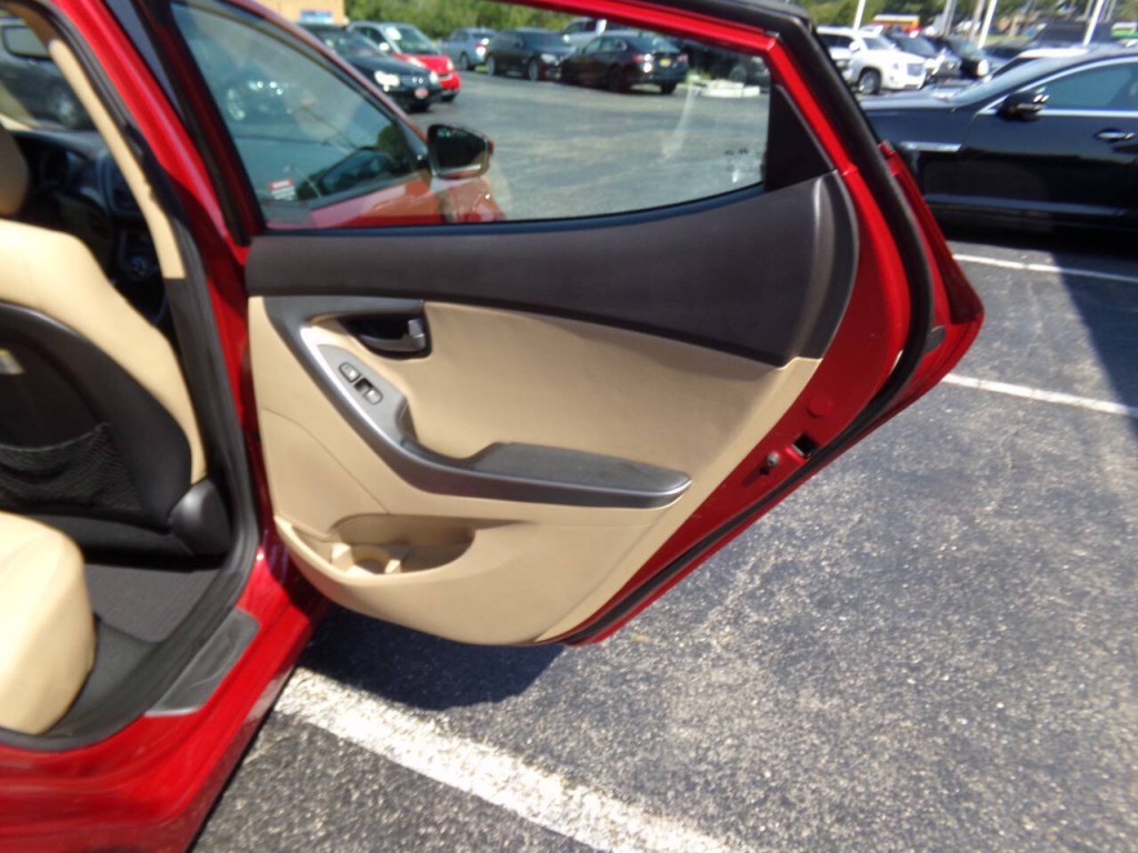 2013 Hyundai Elantra Image 25