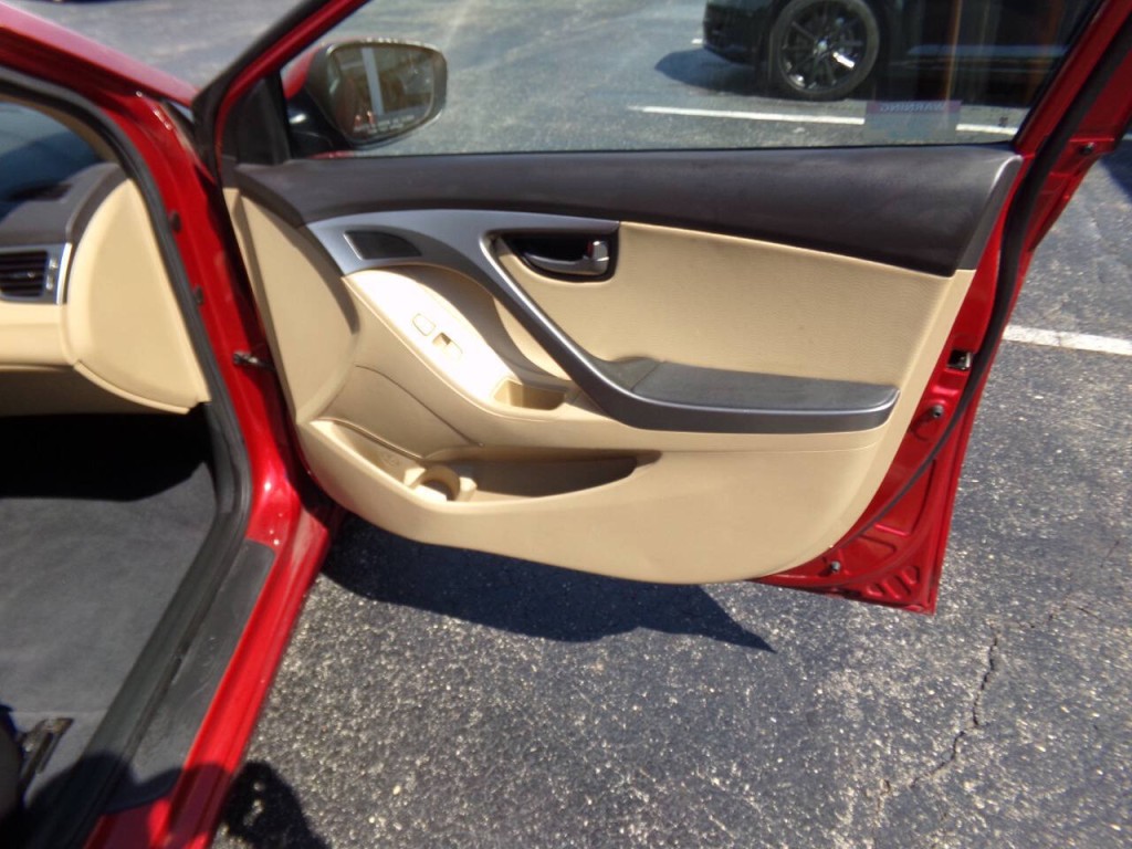 2013 Hyundai Elantra Image 29