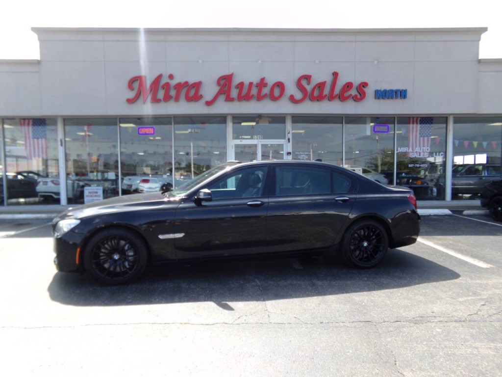2013 BMW 7 Series Image 2