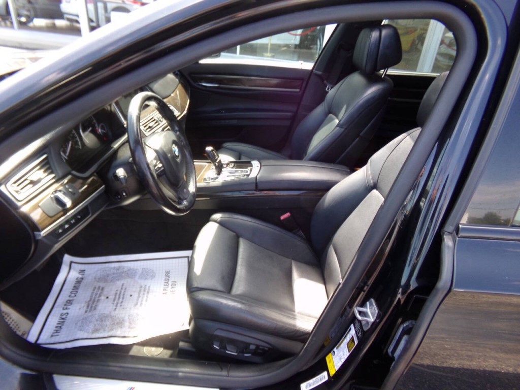 2013 BMW 7 Series Image 11