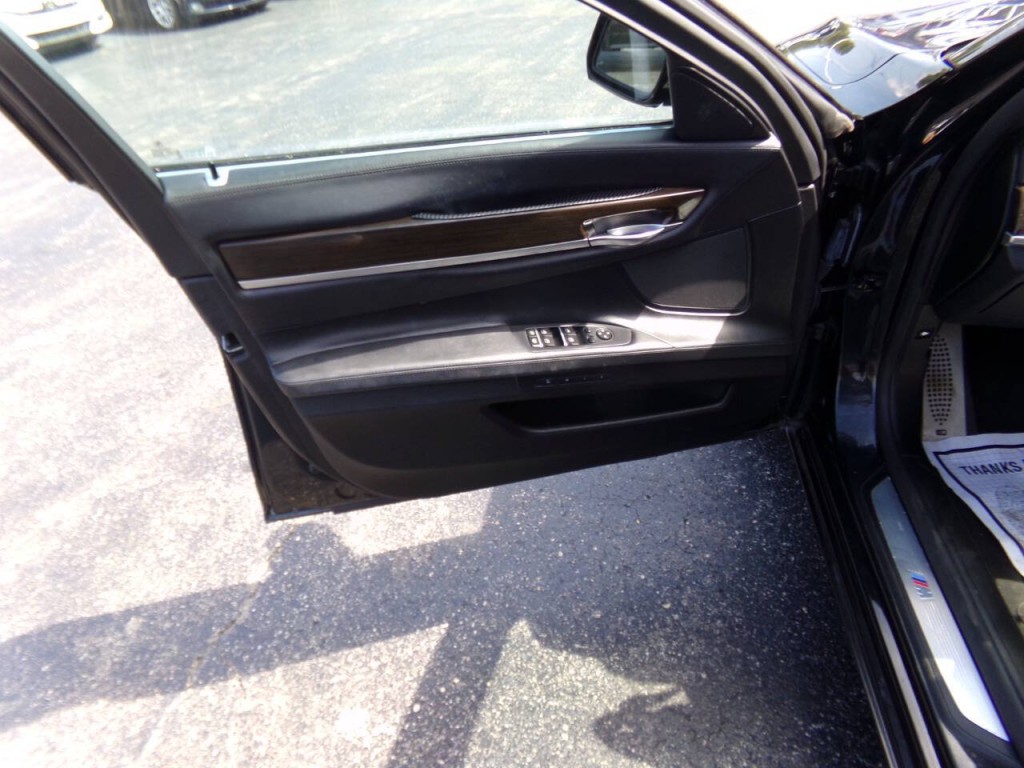 2013 BMW 7 Series Image 13