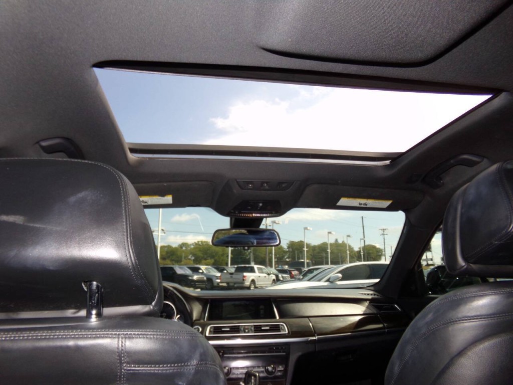 2013 BMW 7 Series Image 18