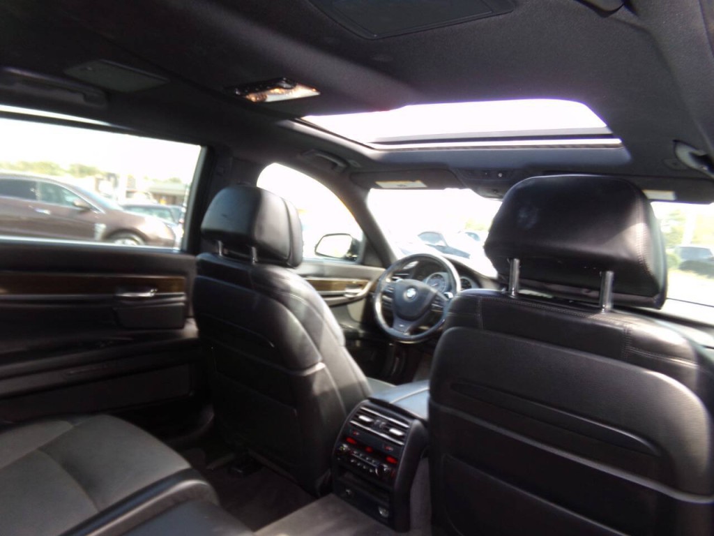 2013 BMW 7 Series Image 28