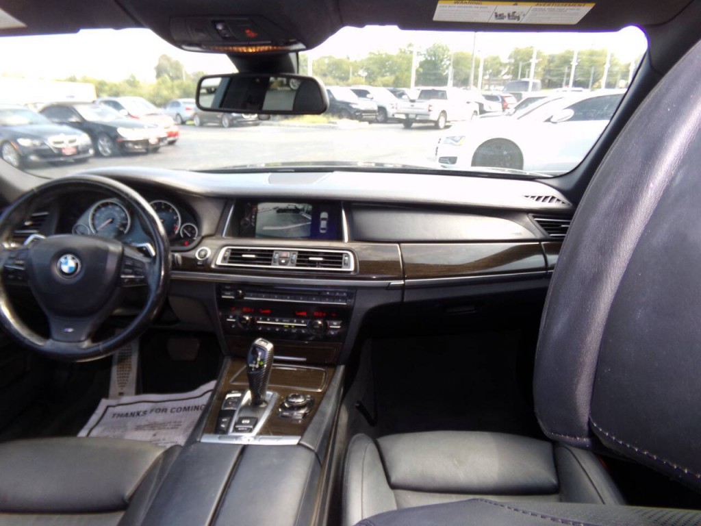 2013 BMW 7 Series Image 29