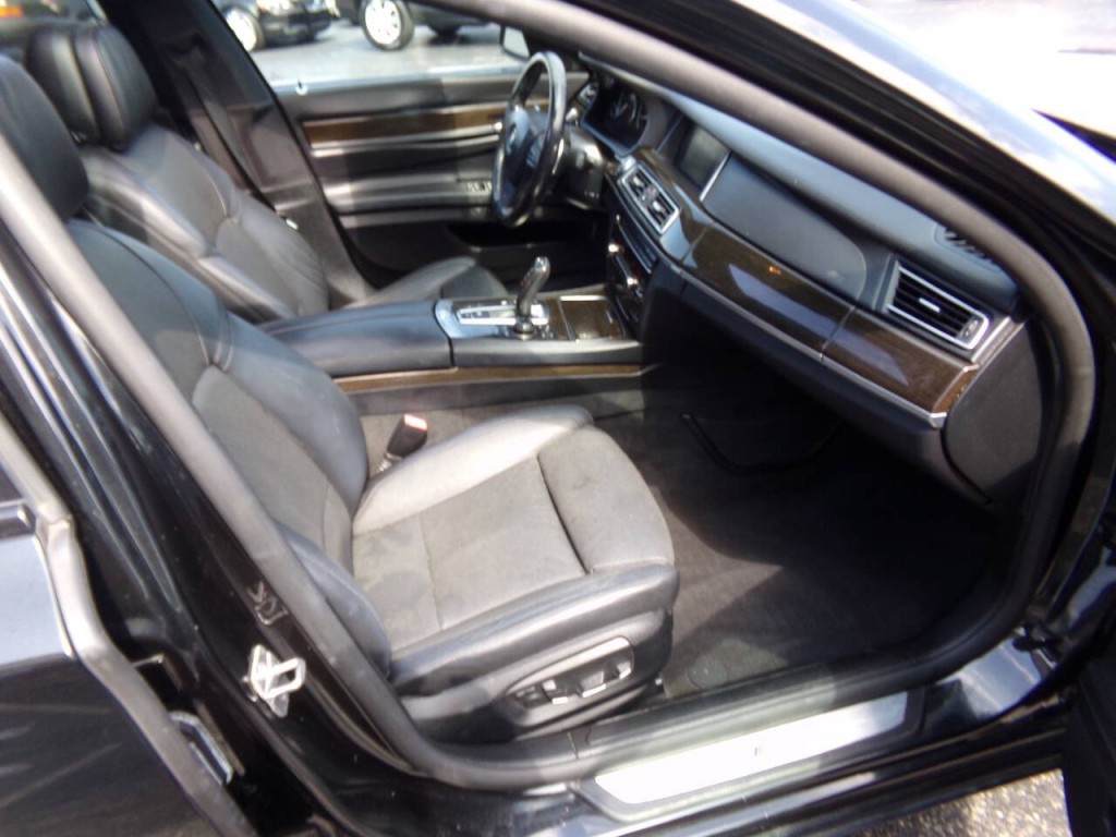 2013 BMW 7 Series Image 31