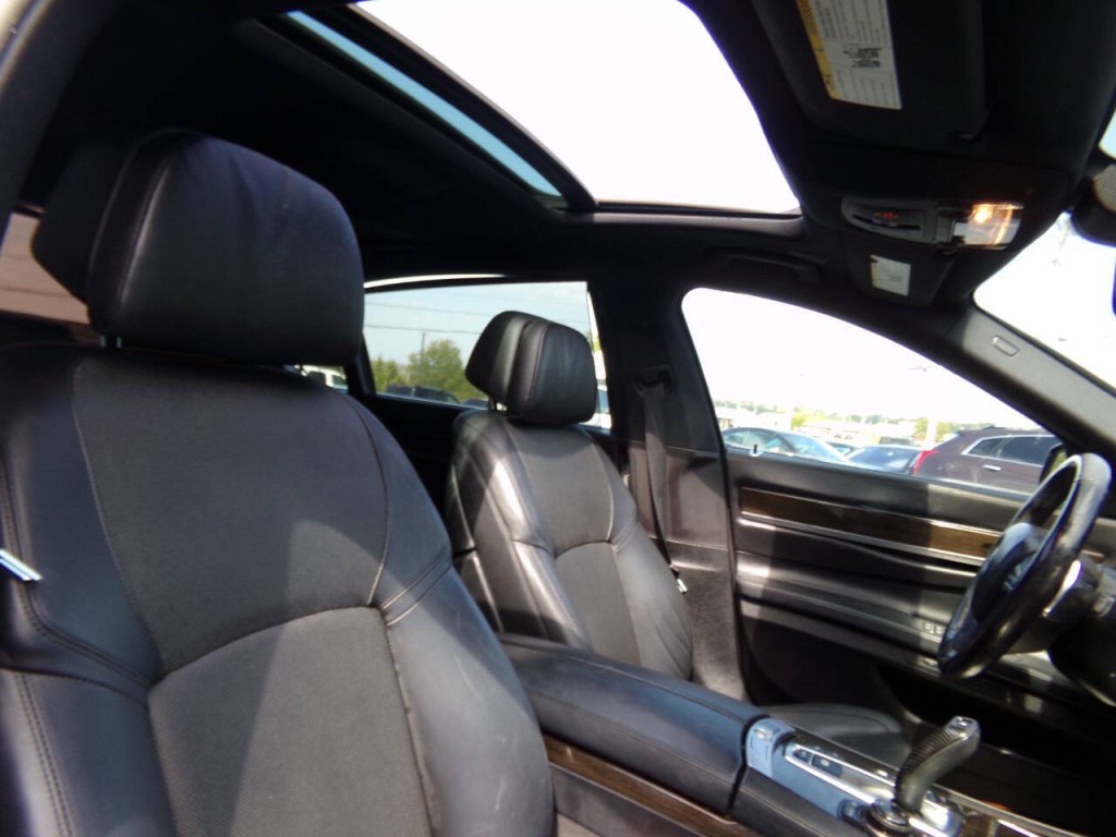 2013 BMW 7 Series Image 33