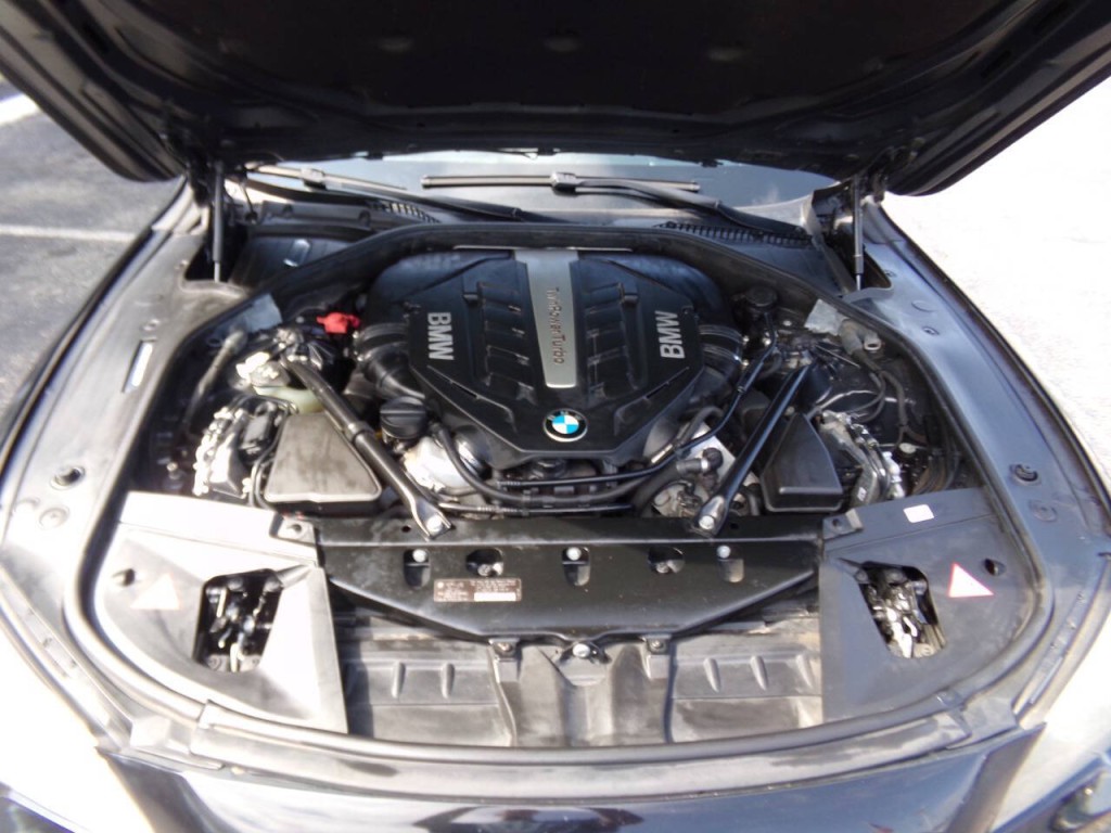 2013 BMW 7 Series Image 35