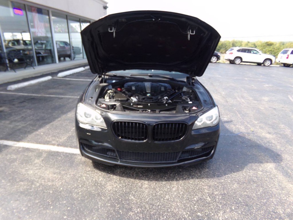 2013 BMW 7 Series Image 36