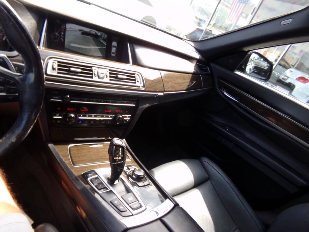 2013 BMW 7 Series Image 71