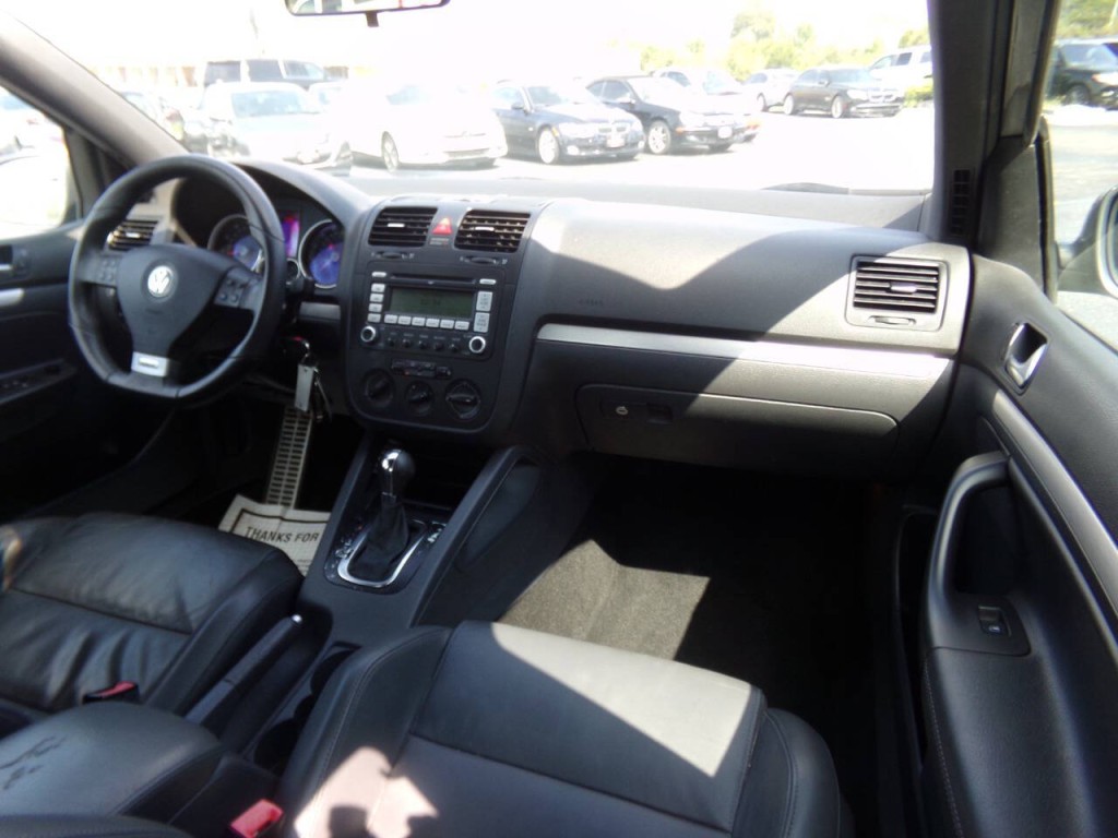 2009 Volkswagen GTI Image 24