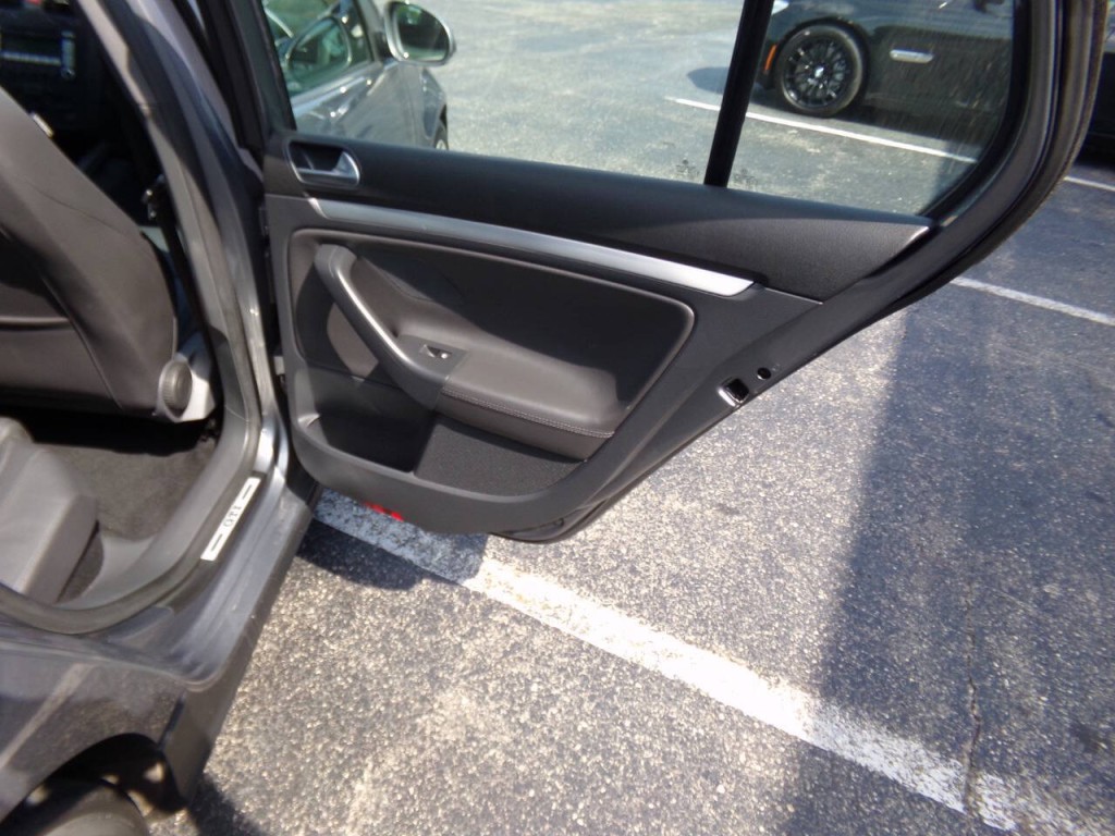 2009 Volkswagen GTI Image 25
