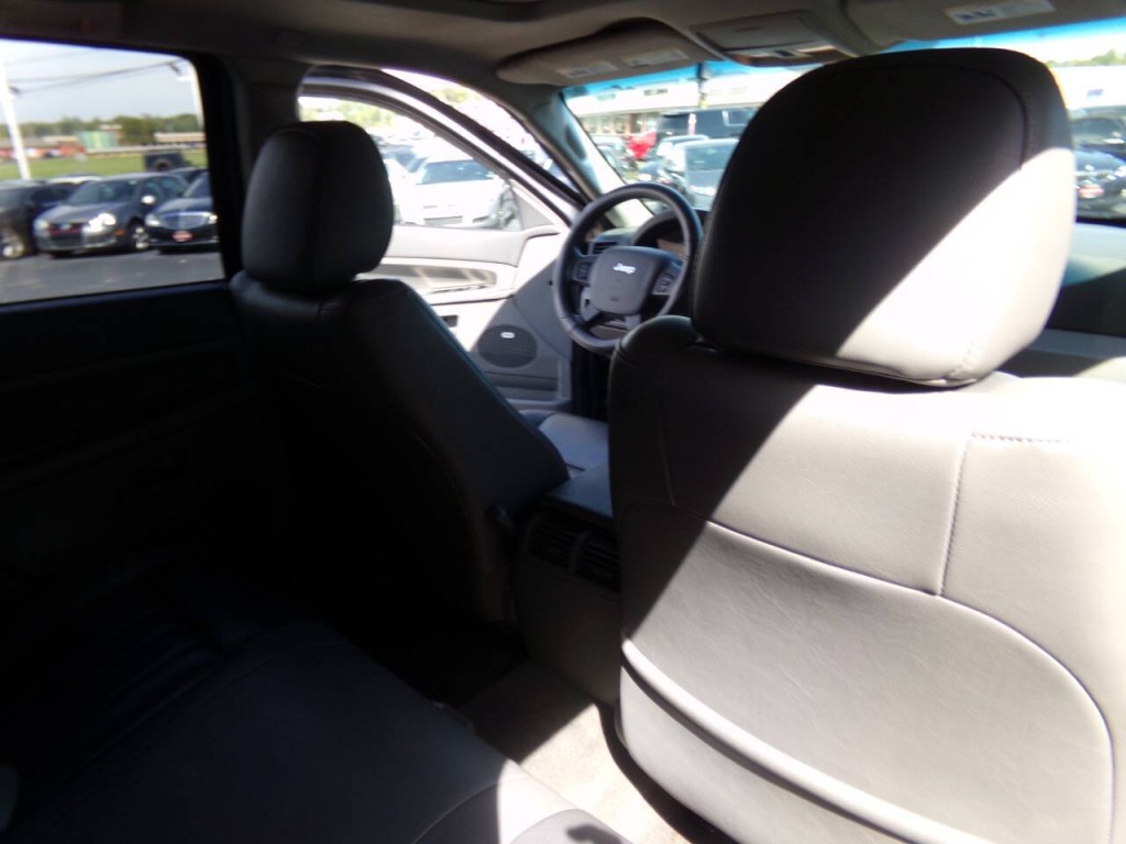 2007 Jeep Grand Cherokee Image 18