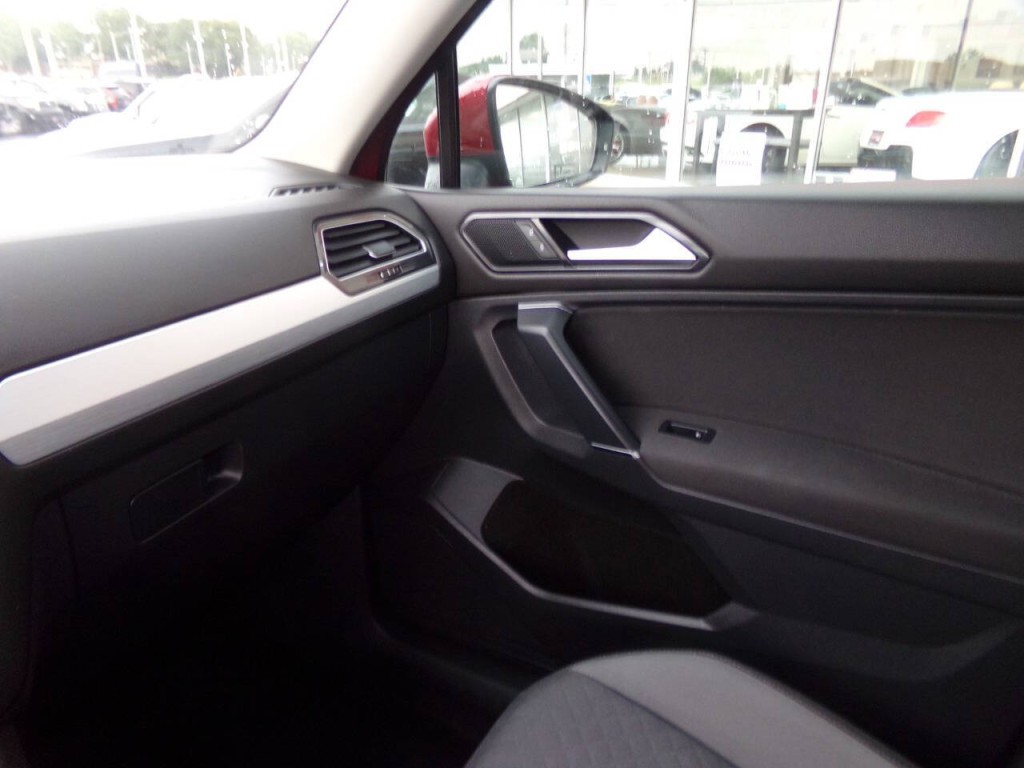 2018 Volkswagen Tiguan Image 49