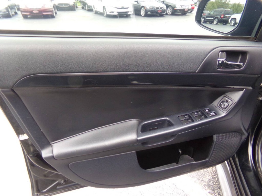 2016 Mitsubishi Lancer Image 8