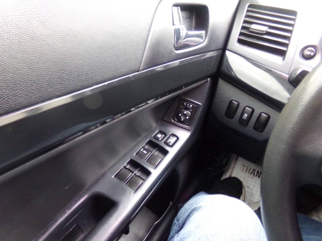 2016 Mitsubishi Lancer Image 15