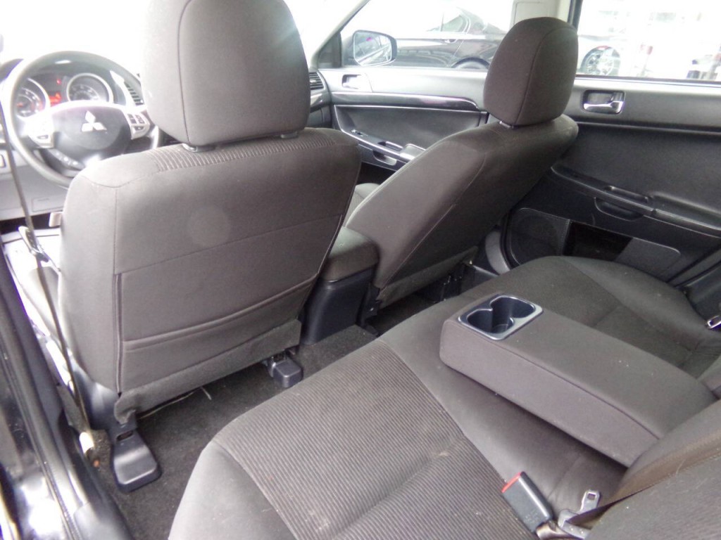 2016 Mitsubishi Lancer Image 24