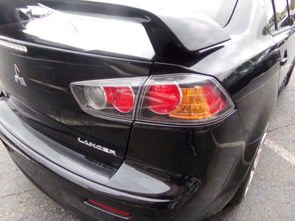 2016 Mitsubishi Lancer Image 28