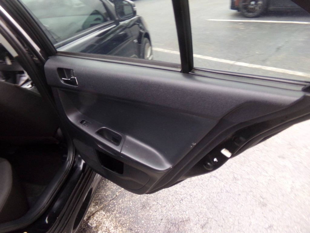 2016 Mitsubishi Lancer Image 32