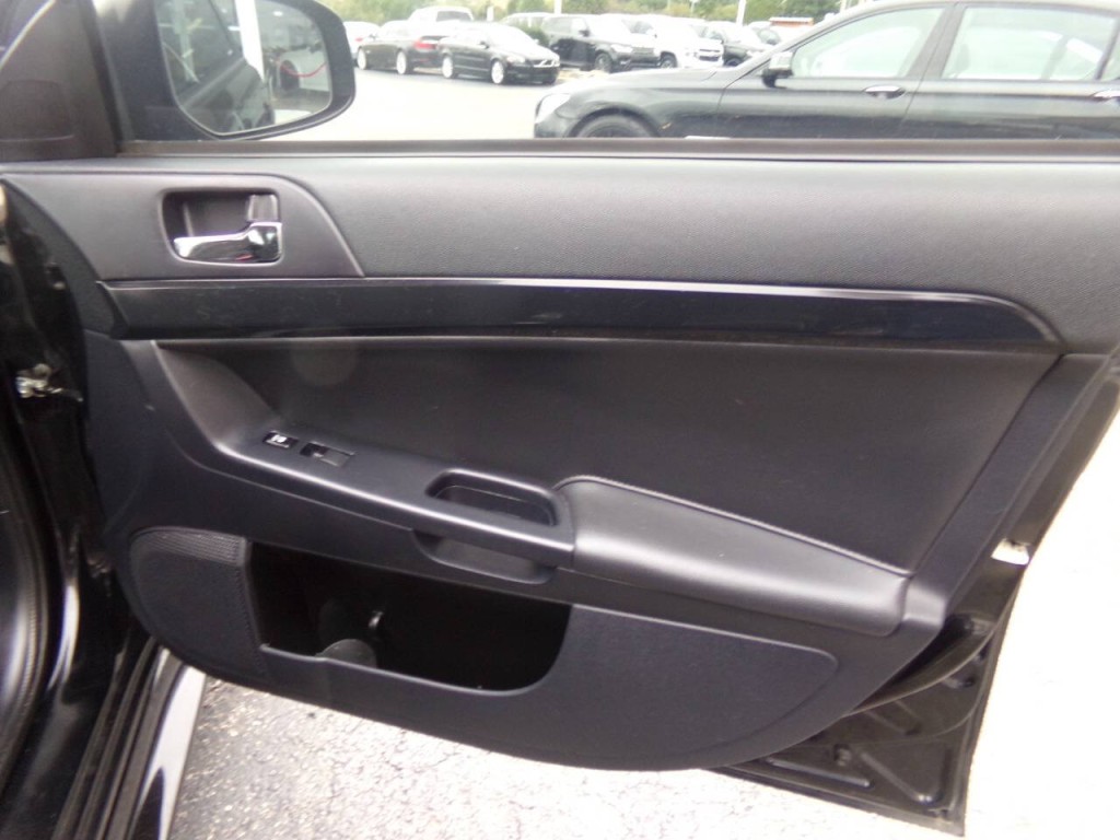 2016 Mitsubishi Lancer Image 33