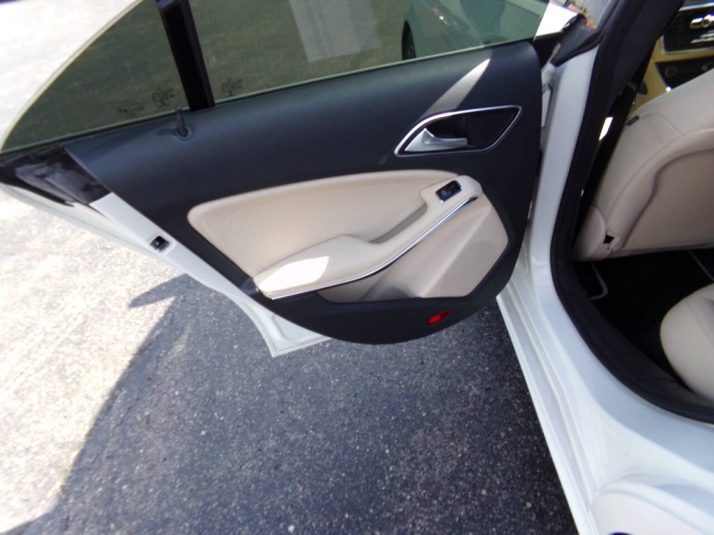 2014 Mercedes-Benz CLA-Class Image 18