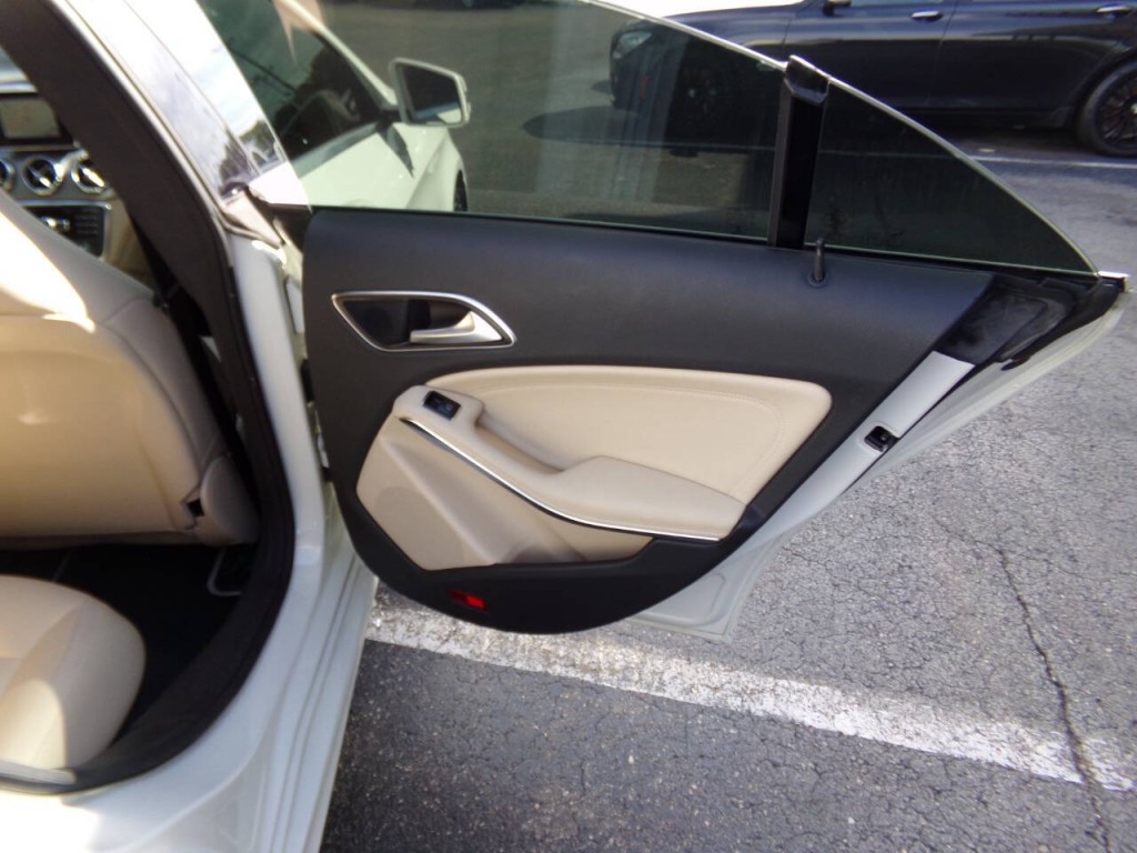 2014 Mercedes-Benz CLA-Class Image 24