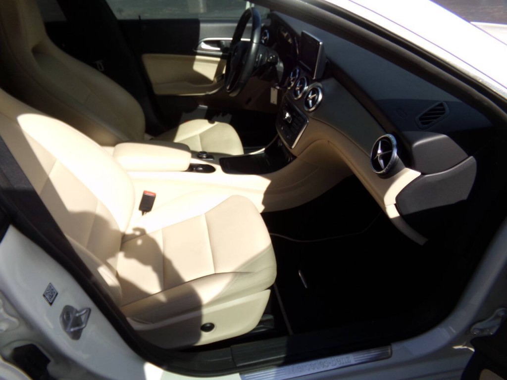 2014 Mercedes-Benz CLA-Class Image 25