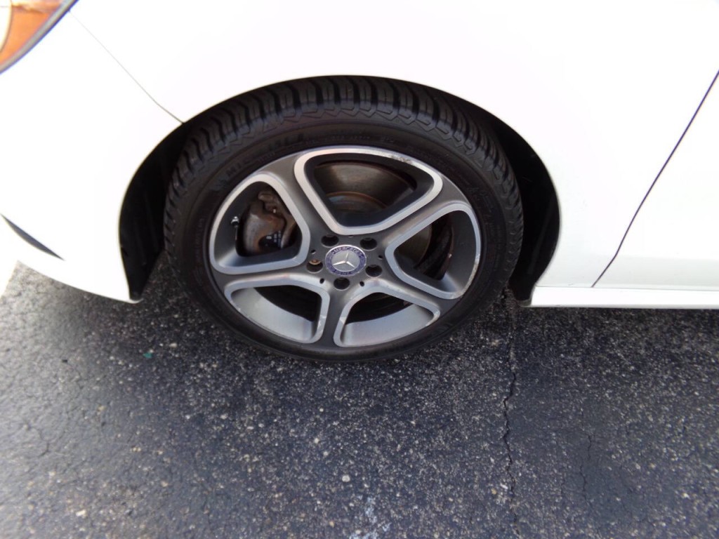 2014 Mercedes-Benz CLA-Class Image 32