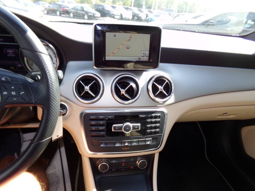 2014 Mercedes-Benz CLA-Class Image 53