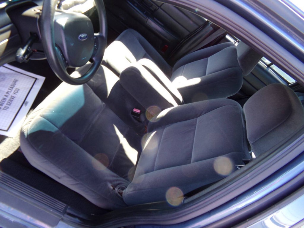 2008 Ford Crown Victoria Image 11
