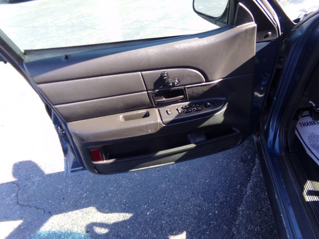 2008 Ford Crown Victoria Image 12