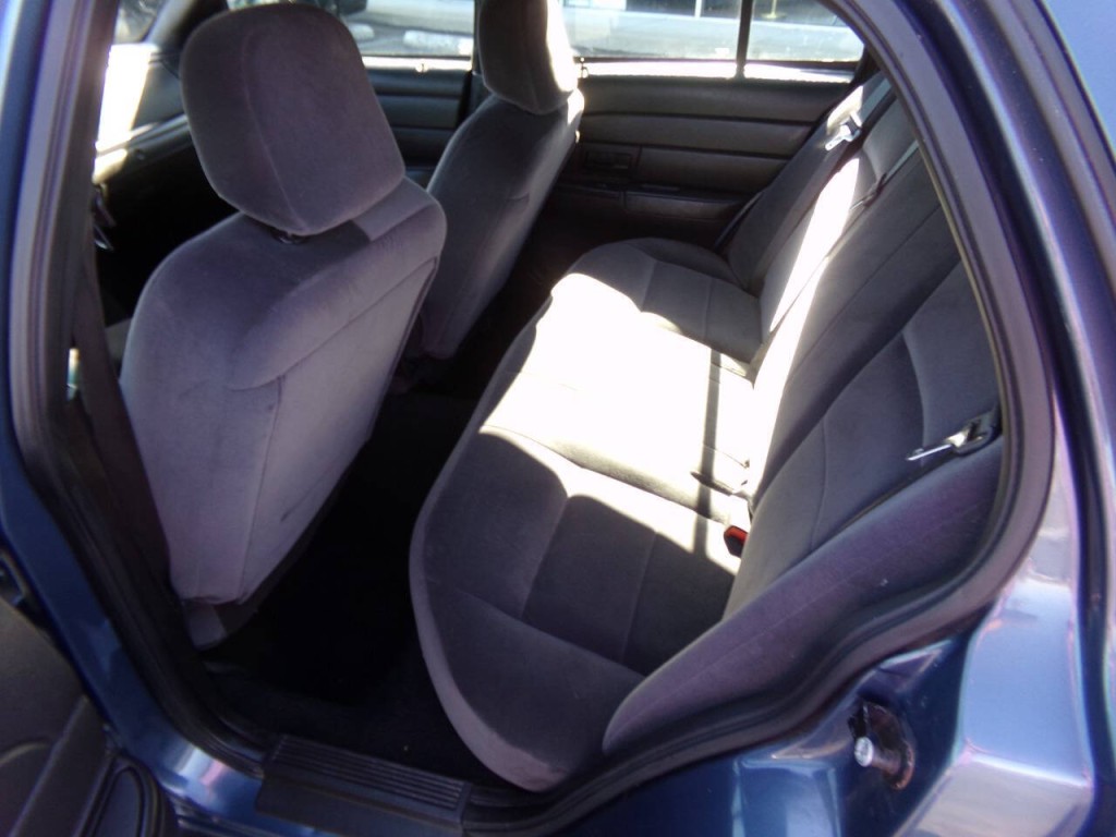 2008 Ford Crown Victoria Image 13