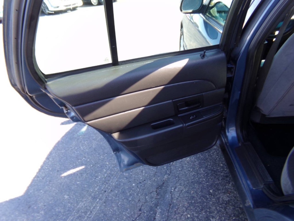 2008 Ford Crown Victoria Image 18