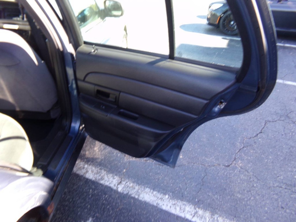 2008 Ford Crown Victoria Image 22