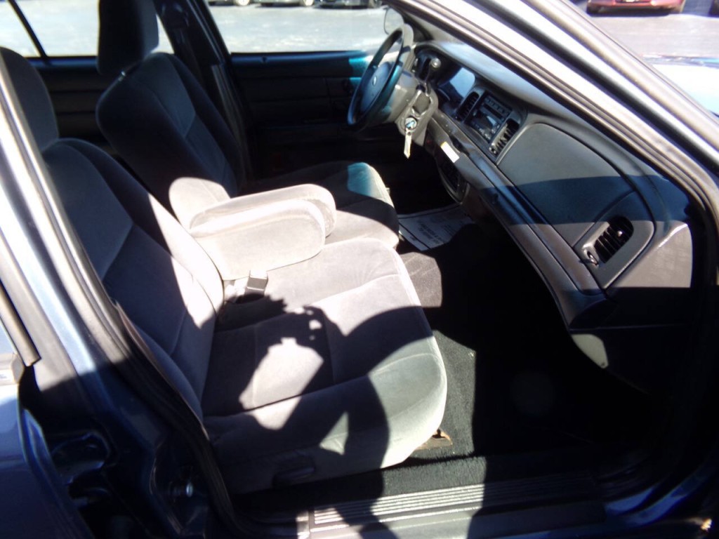 2008 Ford Crown Victoria Image 23