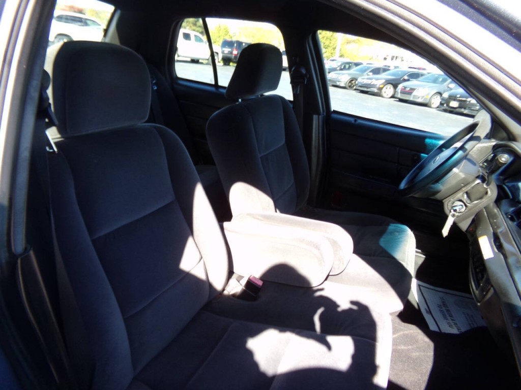 2008 Ford Crown Victoria Image 24