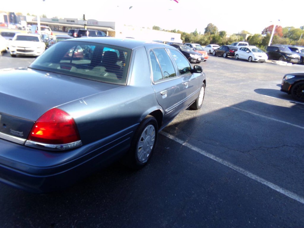 2008 Ford Crown Victoria Image 35