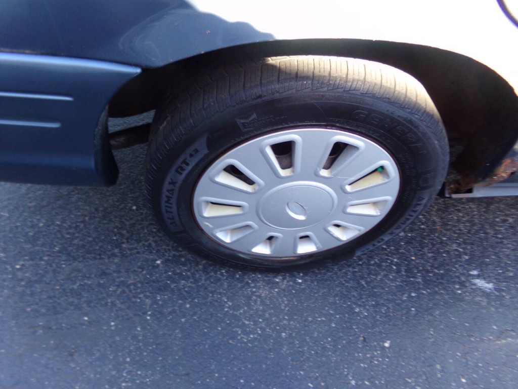 2008 Ford Crown Victoria Image 36