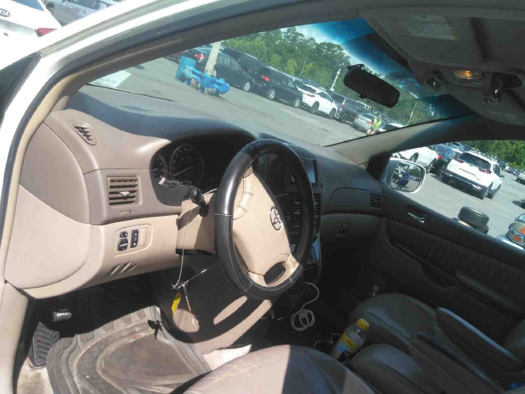 2008 Toyota Sienna Image 7