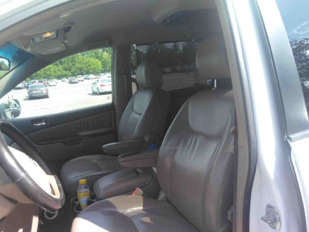 2008 Toyota Sienna Image 8
