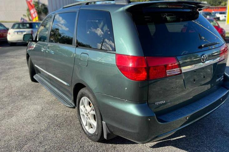 2005 Toyota Sienna Image 10