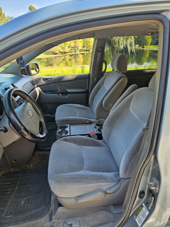 2005 Toyota Sienna Image 8
