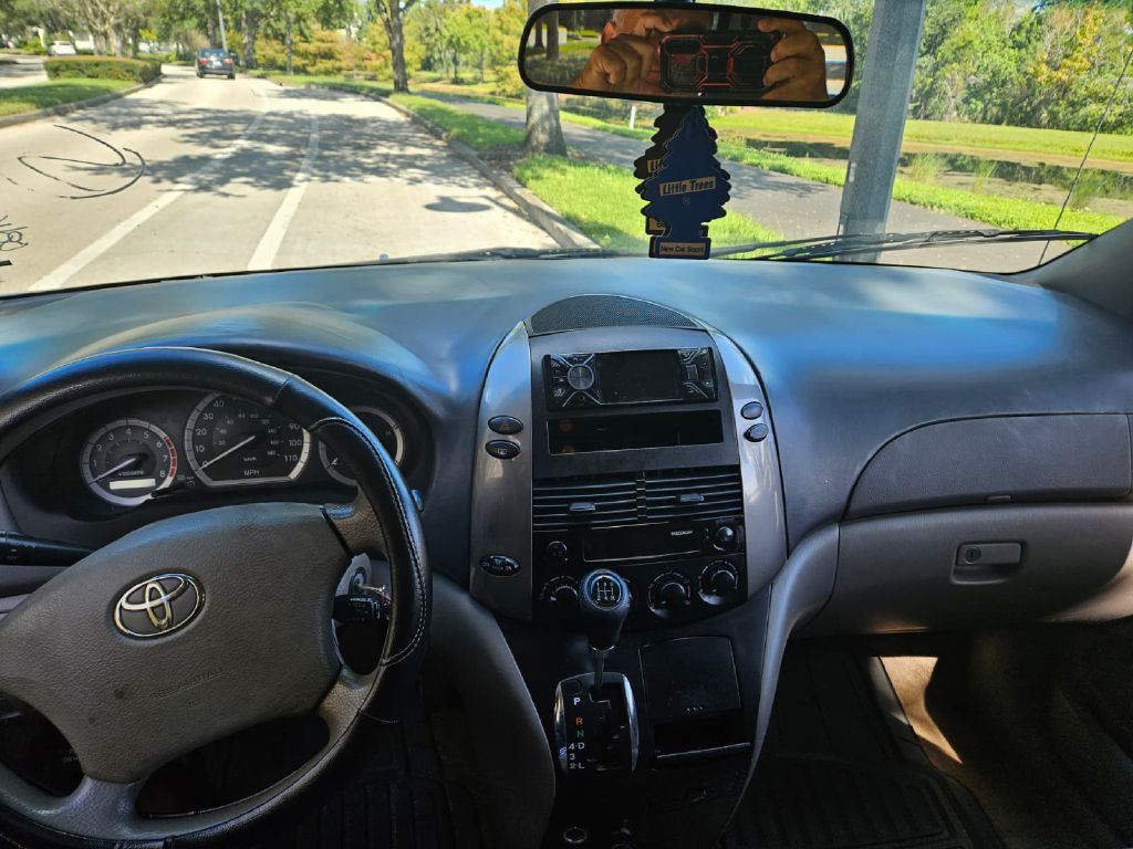 2005 Toyota Sienna Image 9