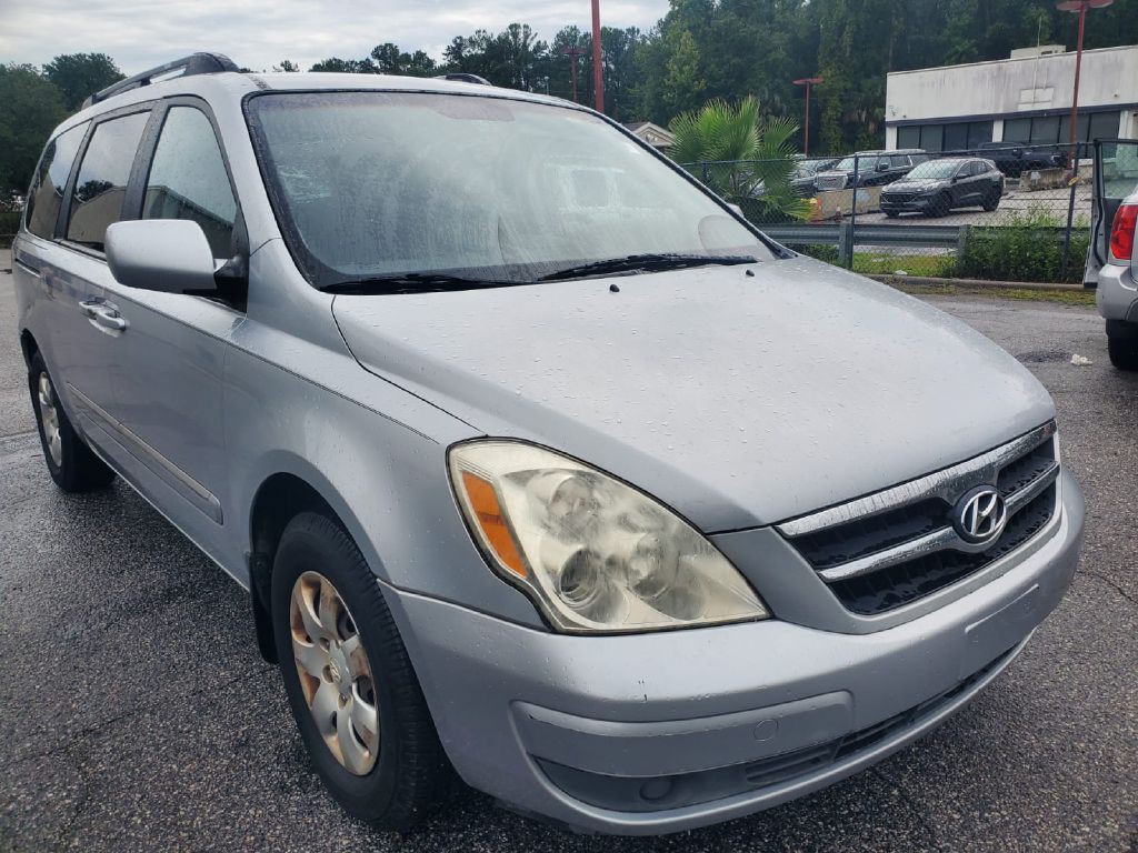 2008 Hyundai Entourage Image 1