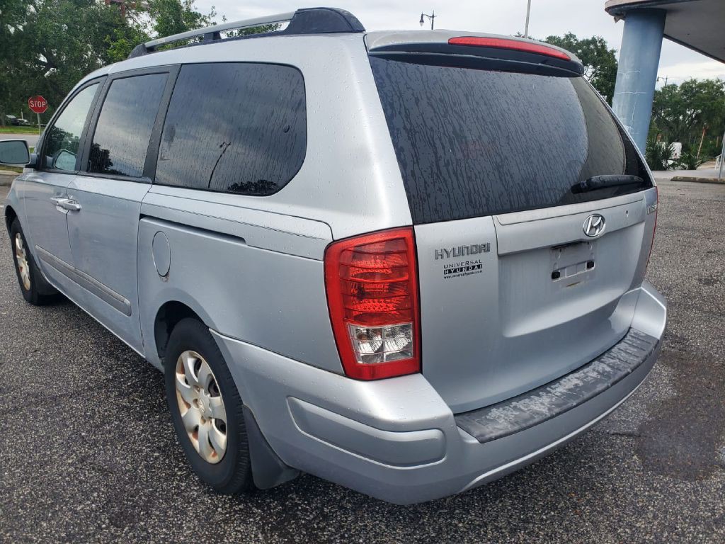 2008 Hyundai Entourage Image 4