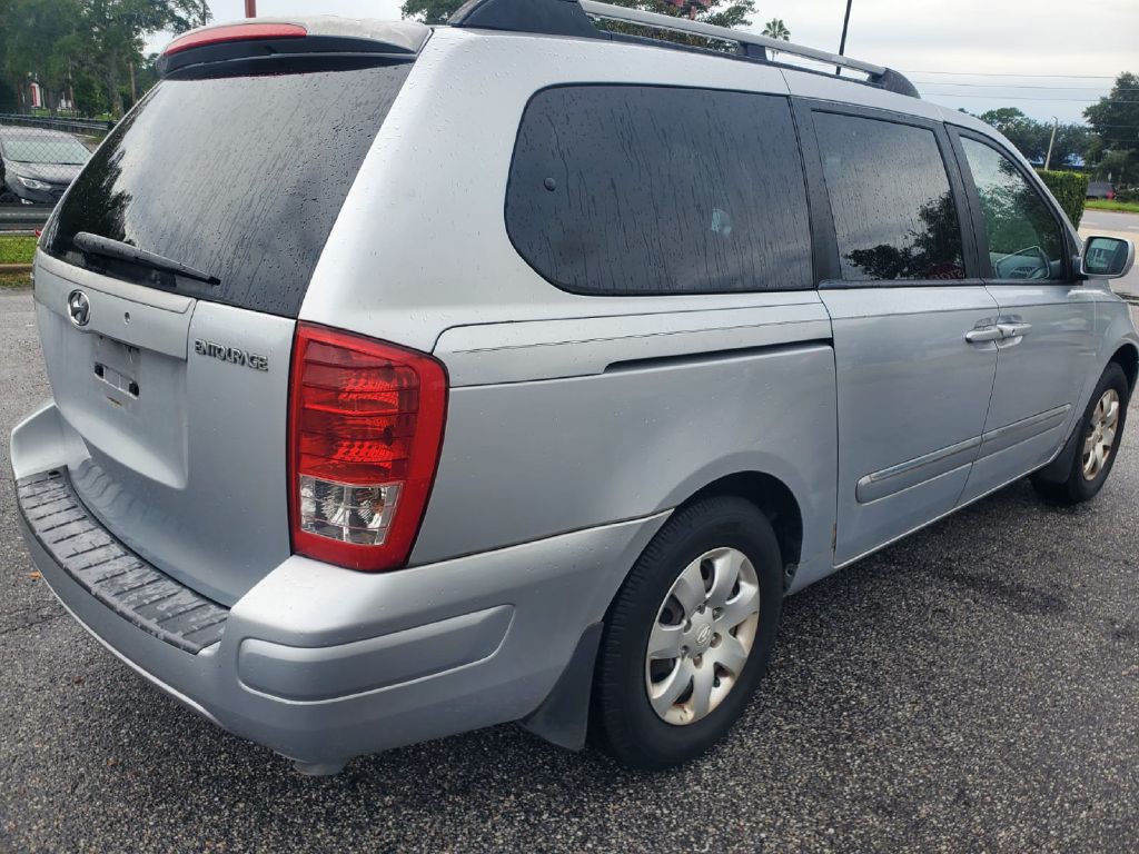 2008 Hyundai Entourage Image 5