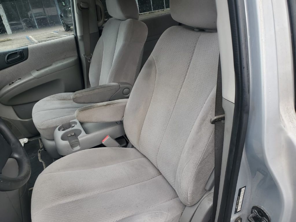 2008 Hyundai Entourage Image 8