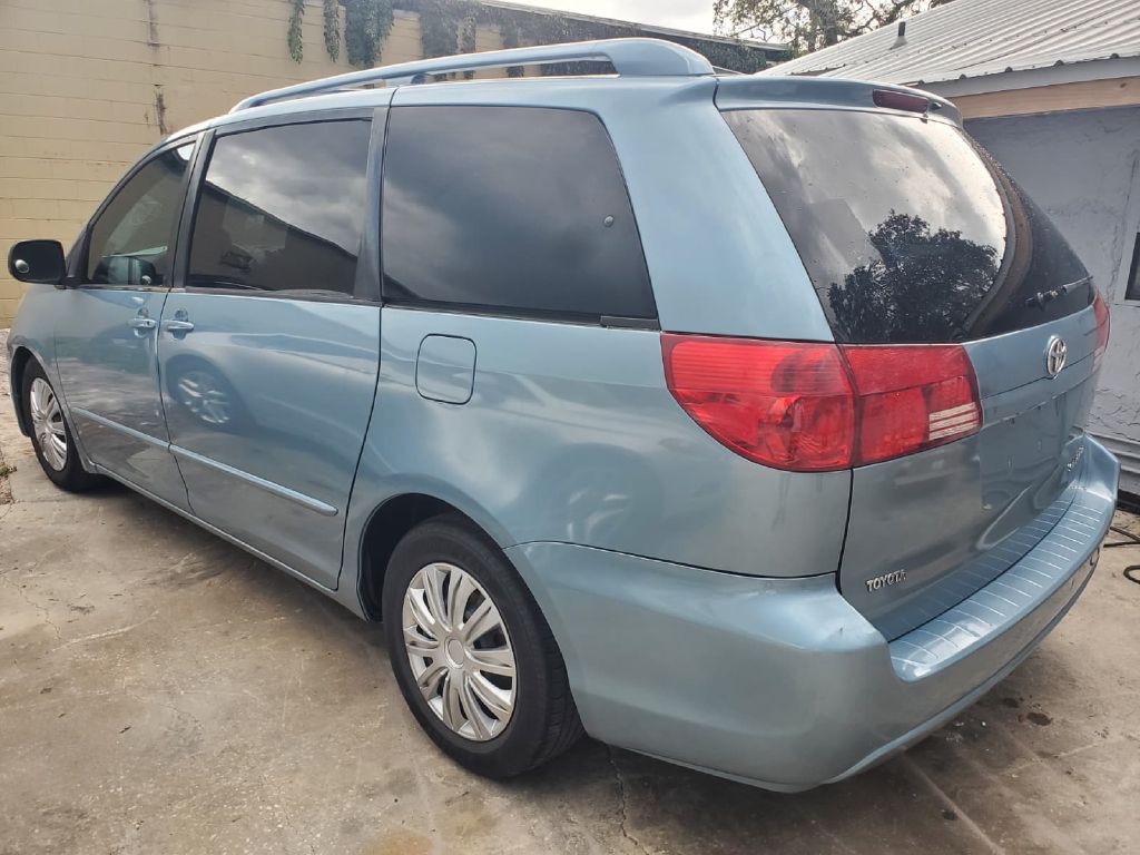 2005 Toyota Sienna Image 2
