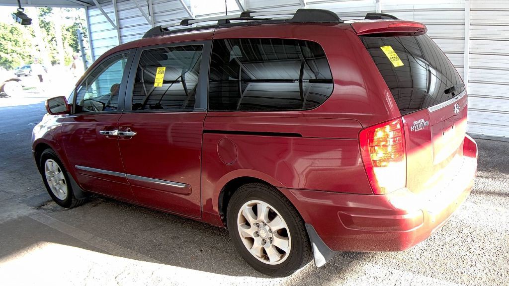 2008 Hyundai Entourage Image 2